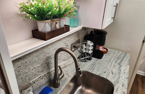 Tallahassee Appartement | Short walk or drive to Lake Ella, Tallahassee Memorial Hospital, FSU, and the Ca