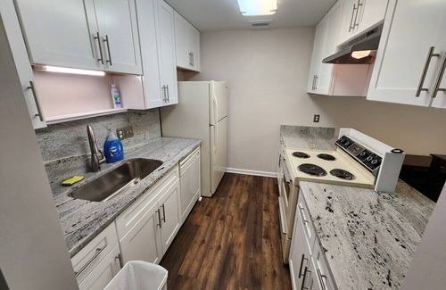 Tallahassee Appartement | Short walk or drive to Lake Ella, Tallahassee Memorial Hospital, FSU, and the Ca
