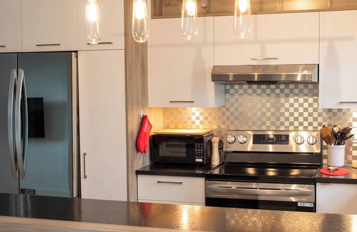 Desjardins Appartement | 3 min from Ferry to Old Quebec Central Cosy 3-bedroom Levis Centre