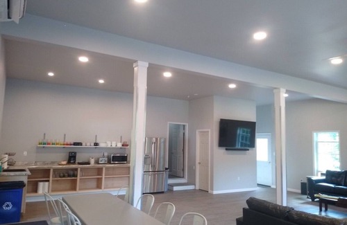 Fly Creek Maison | 3 min. to DreamsPark & 21 min. to CASV, 33 ft. Long Heated Pool, Fun, & Private