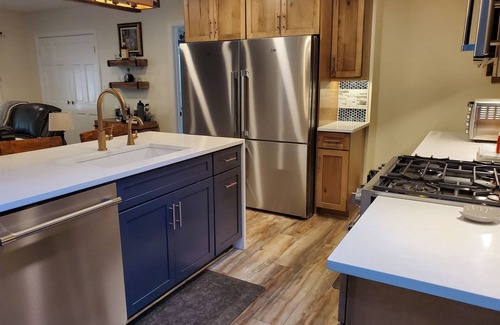 Southold Maison | 3 minute walk from a private beach!
