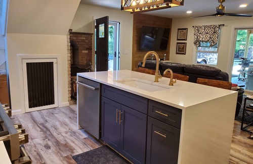 Southold Maison | 3 minute walk from a private beach!