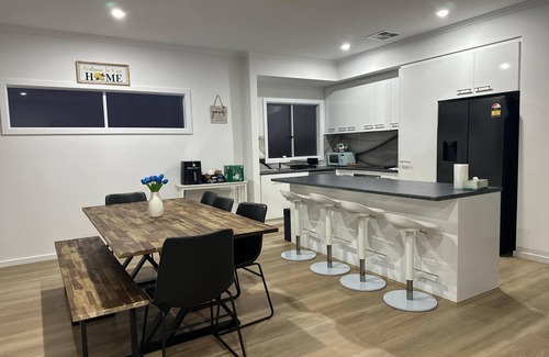 Moonta Maison | 3 minutes drive to Simms Cove Beach, Port Hughes and Moonta Bay Jetty
