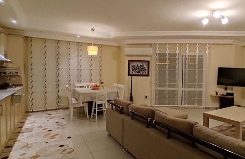 Tosmur Belediyesi Appartement | 3 minutes to the beach! Spacious and silent suite with pool.