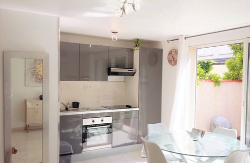 Saint-Cyr-sur-Mer Appartement | 3 minutes walk from the sandy beach ... Ideally located, Garden, quiet, Parking