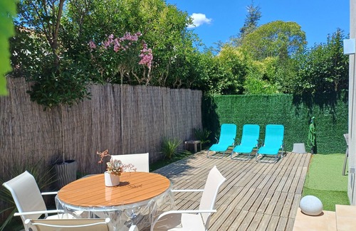 Saint-Cyr-sur-Mer Appartement | 3 minutes walk from the sandy beach ... Ideally located, Garden, quiet, Parking