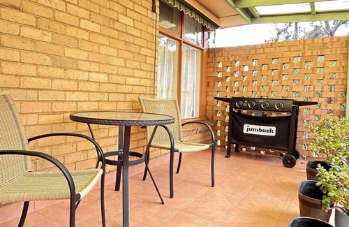 Mount Waverley Maison | 3 minutes walk to Train Station - Comfortable stay for 9