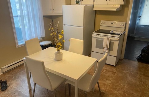 Saint-Edmond Appartement | 3 Modern rooms with Spa, bbq, parking & beautiful view