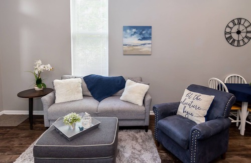 Lafayette Square Copropriété | <3 of city, king bed, pet friendly & custom kitchen