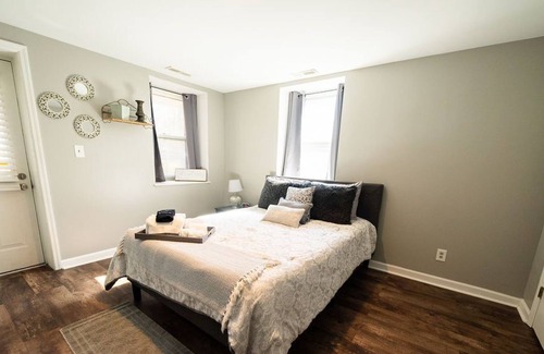 Lafayette Square Copropriété | <3 of city, king bed, pet friendly & custom kitchen