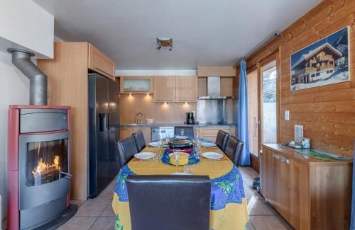 Morzine Appartement | 3 pièces à Morzine, centre, proche pistes, 3*, WiFi, balcon, parking, jacuzzi, animaux OK, 6 pers - FR-1-754-37