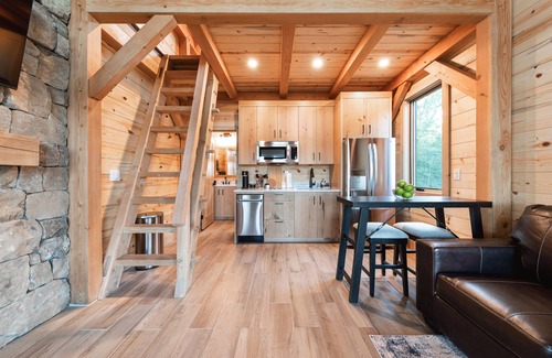 Laura Maison | #3 Pinecone Haven