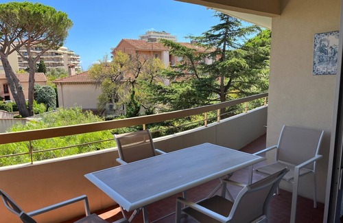 Frejus Plage Appartement | Appartement 3 pièces à 5 mns à pied de la plage,avec un grand balcon traversant