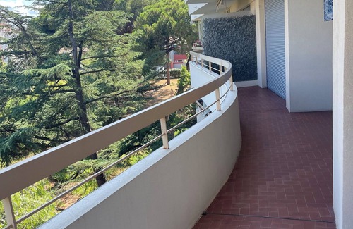Frejus Plage Appartement | Appartement 3 pièces à 5 mns à pied de la plage,avec un grand balcon traversant