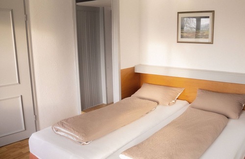 Neuharlingersiel Appartement | 3 room apartment with great lake view, fireplace, terrace and jetty