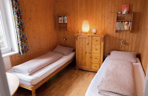 Neuharlingersiel Appartement | 3 room apartment with great lake view, fireplace, terrace and jetty