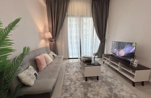 Kuala Lumpur Appartement | 3 Room Cozy Comfy 1-11 pax Old Klang Road 7 min to Midvalley