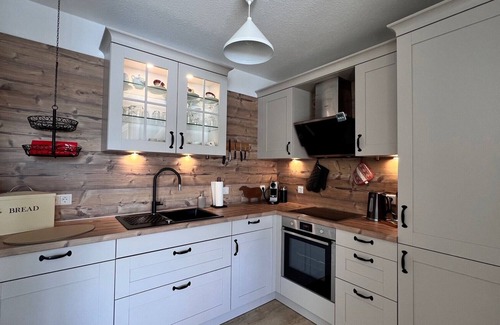 Leer Appartement | 3-room, kitchen + 2 bathrooms " modern apartment "LeerZeit"