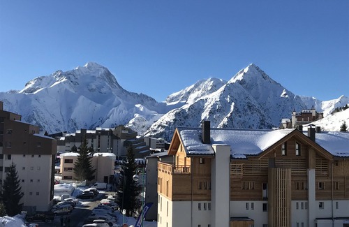 Les Deux Alpes Appartement | 3 pièces rénové, coeur station, pied des pistes, calme et ensoleillé (expo sud)