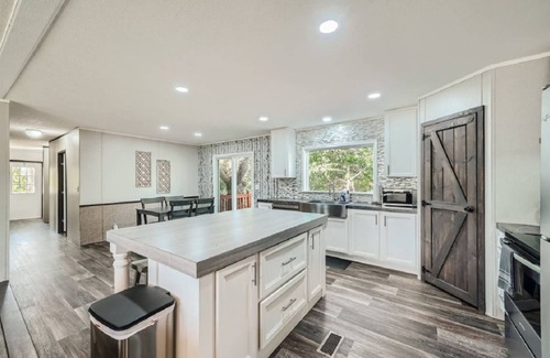 Cedar Creek Maison | 3 Secluded Country Homes on 15 Acres. Pool, Ping Pong, Hot Tub and BBQ. Close to COTA. RV Parking.