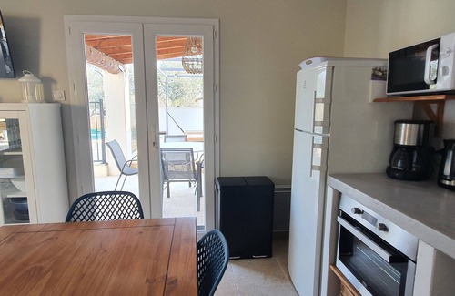 Mazan Villa | Gîte individuel 3* au bord des vignes avec piscine privative