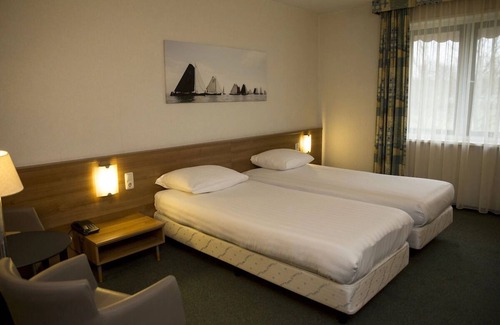 Heerenveen Hôtel | 3 Serene Sanctuary close to Nature Reserves, Local Destinations & dining