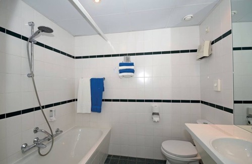 Heerenveen Hôtel | 3 Serene Sanctuary close to Nature Reserves, Local Destinations & dining