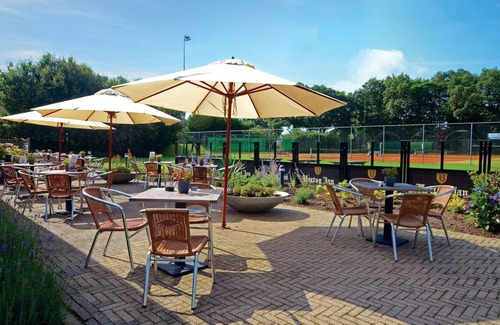 Heerenveen Hôtel | 3 Serene Sanctuary close to Nature Reserves, Local Destinations & dining