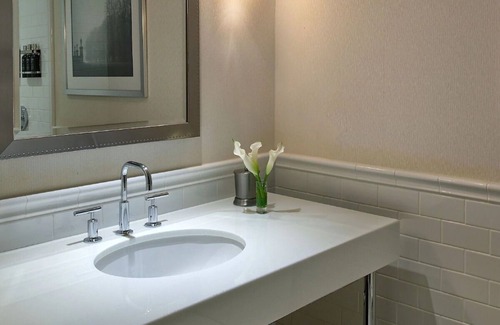 Bay Village Hôtel | 3 Sophisticated Suites Perfect for a Relaxing Boston Stay - Walk to Attractions