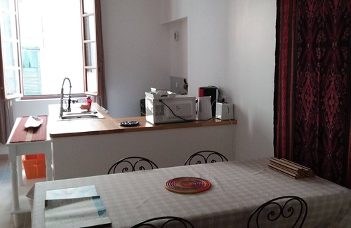 Castellane Appartement | Meublé 3 étoiles tout confort, récemment rénové , centre historique calme