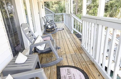 Savannah Beach Maison | 3 étages 4br / rec / salle de jeu 3ba + shw maison 5 pâtés de maisons de la plage peut accueillir 14 personnes confortablement