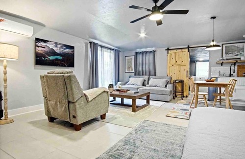 Central Oklahoma City Appartement | 3-story 6-bedroom 4 Bathrooms 3min-asian Dist