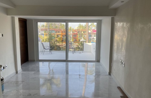 Isla Iguana Villa | Villa de 3 étages juste sur la marina avec de belles vues et de superbes équipements.