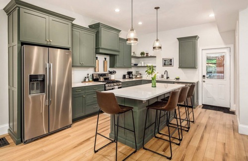 Victorian Village Maison | Big Grey | 3 Suites | 5 Queens | OSU 1/2mi