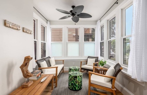Victorian Village Maison | Big Grey | 3 Suites | 5 Queens | OSU 1/2mi