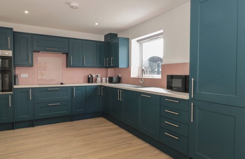 Highbridge Maison | 3 THE STABLES, family friendly, with open fire in Watchfield