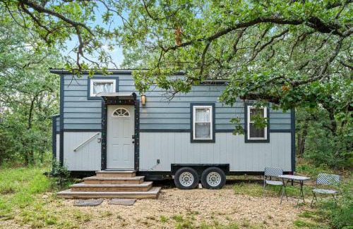 Hico Maison | 3 Tiny Town Romantic tiny home Animals Fire Pit by Vacation Your Way