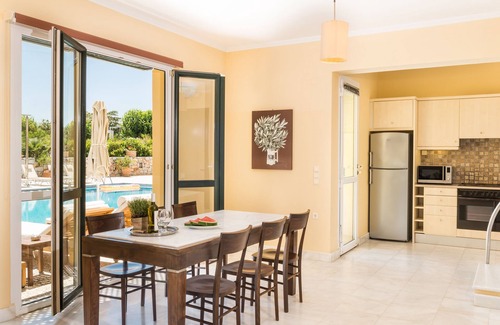 Maleme Villa | 3 Villas, 200m de la plage, pour 18 personnes, piscine, vue, Daphnis Villas