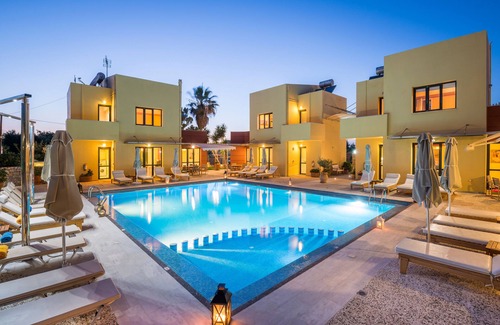 Maleme Villa | 3 Villas, 200m de la plage, pour 18 personnes, piscine, vue, Daphnis Villas