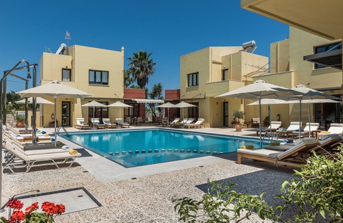 Maleme Villa | 3 Villas, 200m de la plage, pour 18 personnes, piscine, vue, Daphnis Villas