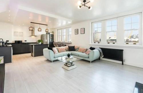 Canary Wharf Appartement | 3 x Bedroom Riverside Flat with HOT TUB on Roof Terrace