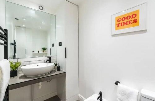 Canary Wharf Appartement | 3 x Bedroom Riverside Flat with HOT TUB on Roof Terrace