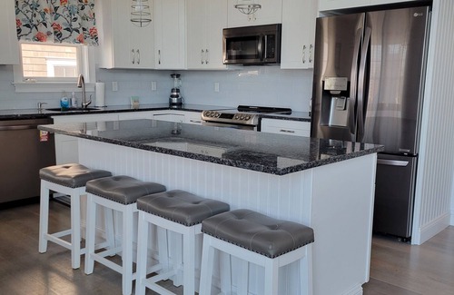 Ocean Beach Maison | 3 Yrs Young HOME & Heated Salt Water POOL - equally convenient to Ocean or Bay!