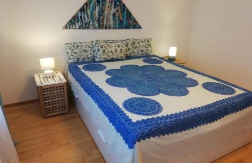 Irschen Appartement | 3-Zi Atelierdachwohnung mit Bergblick Seenähe und 2 Loggia