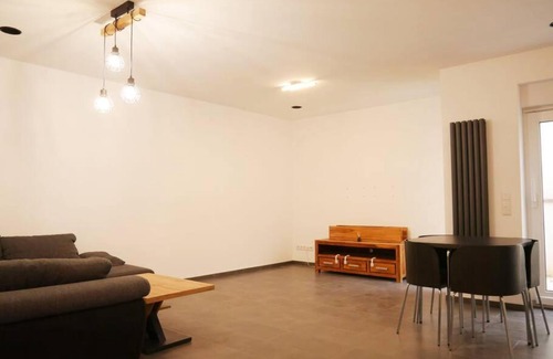 Gruenstadt Appartement | 3 ZKB Einliegerwohnung im Neubau (73m²) mit Ladesäule