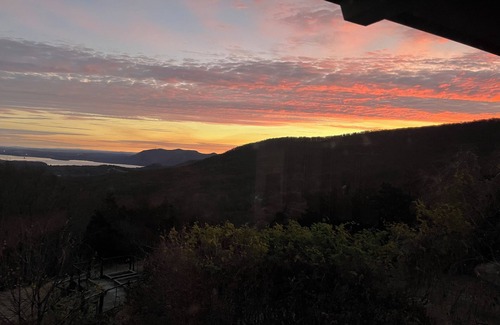 Cornwall Maison | 30-acre Mountaintop Estate Surrounded by Nature and Incredible 360º Views