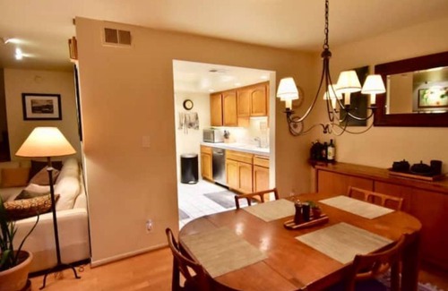 Oak Park Maison | 30 day minimum: Beautiful Upper West Townhome