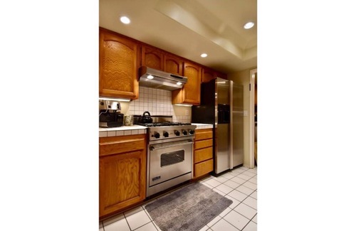 Oak Park Maison | 30 day minimum: Beautiful Upper West Townhome