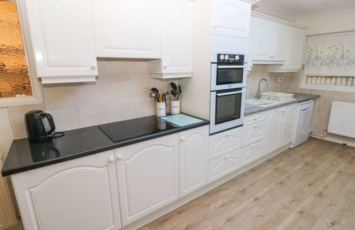 Mumbles Cottage | 30 LONG SHEPHERDS DRIVE, family friendly in The Mumbles