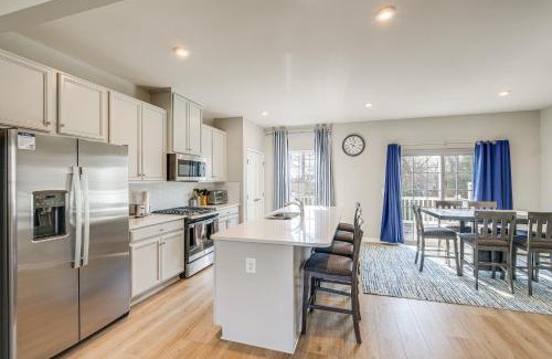 Dale City Maison | 30 Mi to Downtown DC Charming Dale City Townhome!